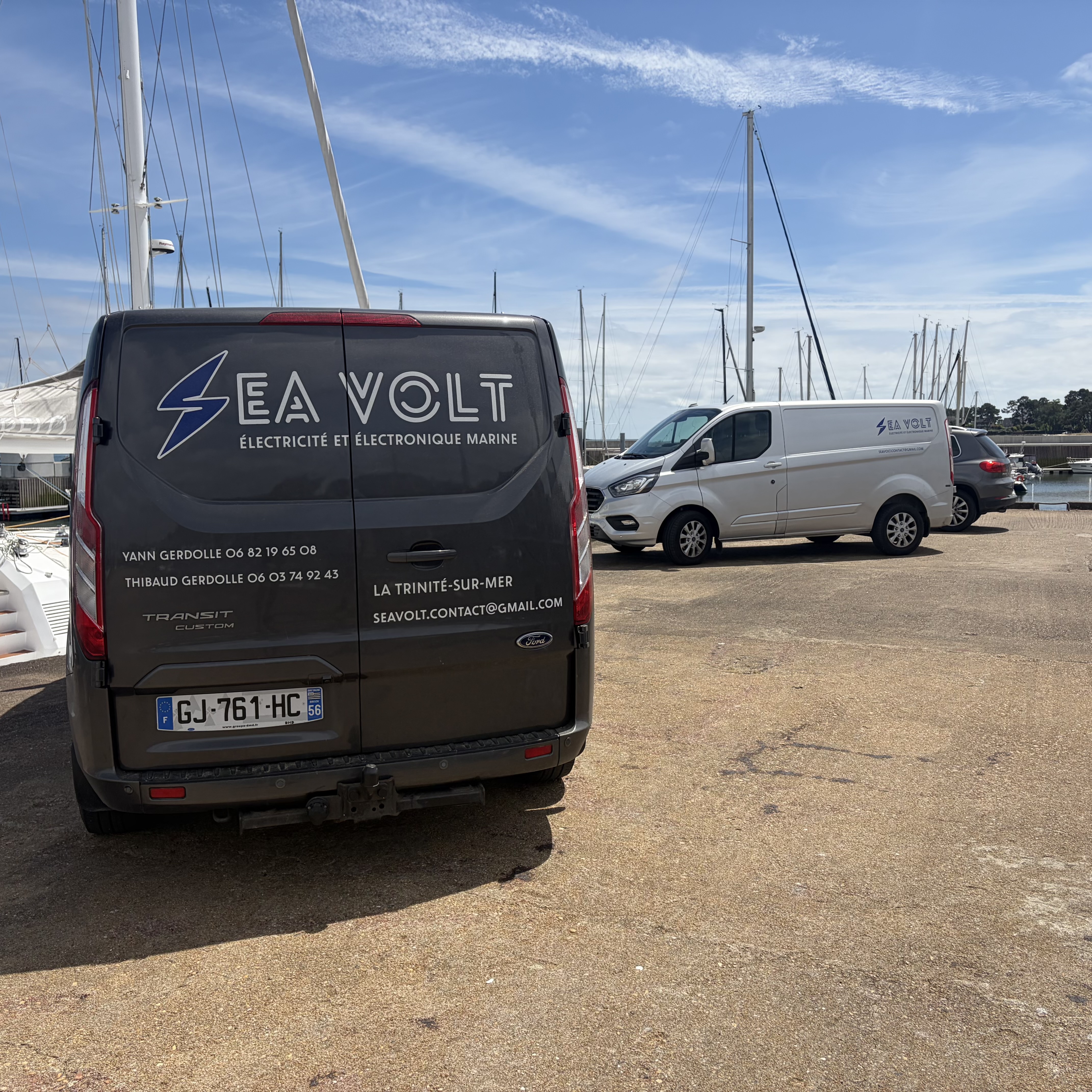 Fourgons au port de La Trinité-sur-Mer